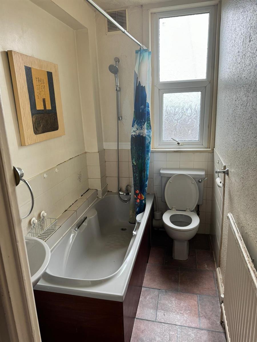 Photo of Flat 2, Armley Ridge Road, LS12 3NP
