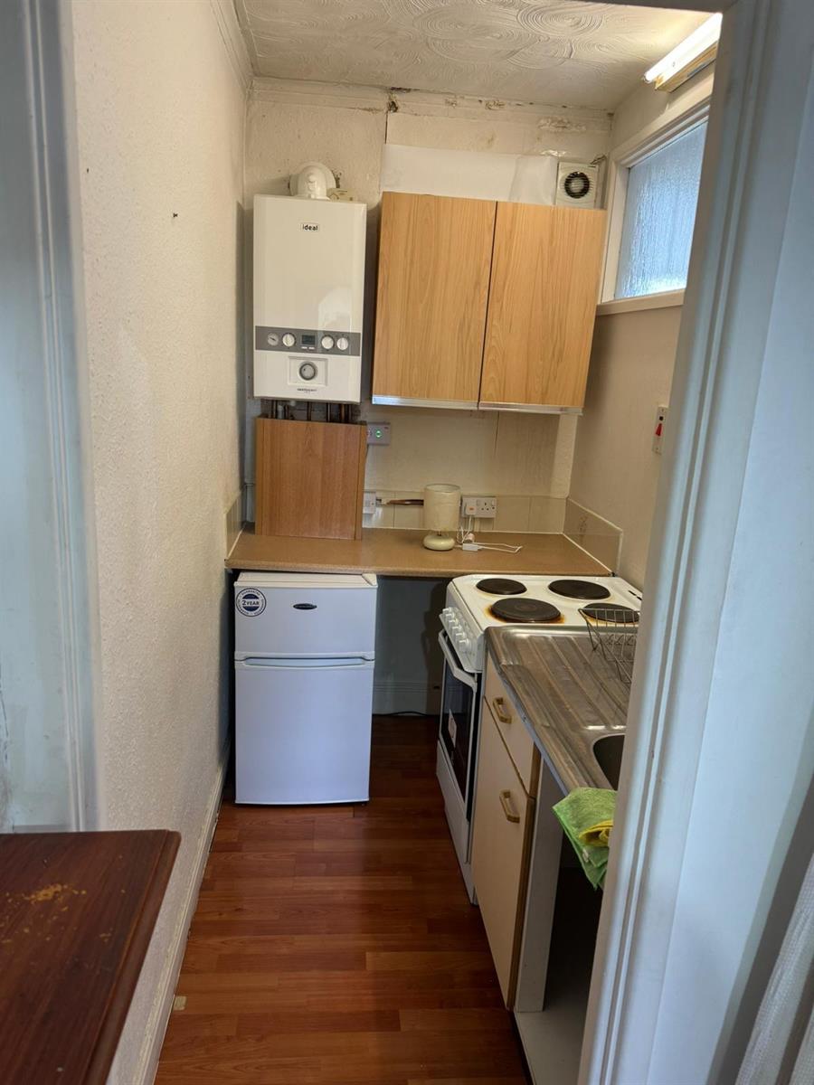 Photo of Flat 2, Armley Ridge Road, LS12 3NP