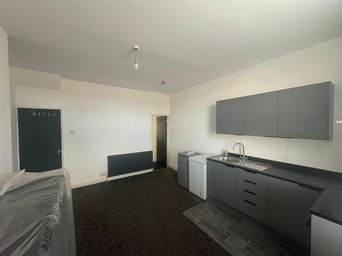 Photo of Flat Upstairs, 216 York Road, Leeds