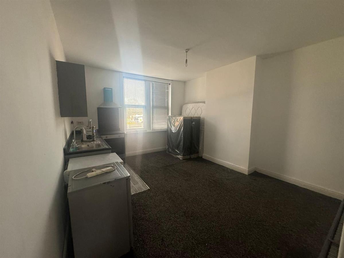 Photo of Flat Upstairs, 216 York Road, Leeds