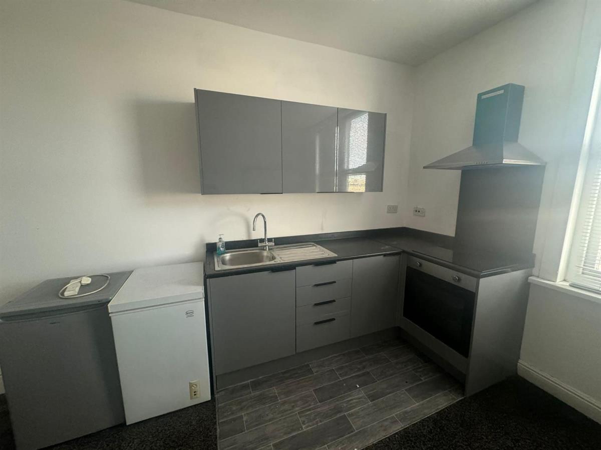 Photo of Flat Upstairs, 216 York Road, Leeds